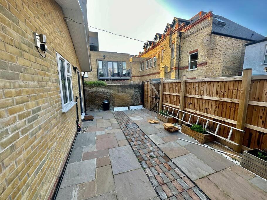 Vakantiehuis 2 Bedroom House,brownhillrd Se6